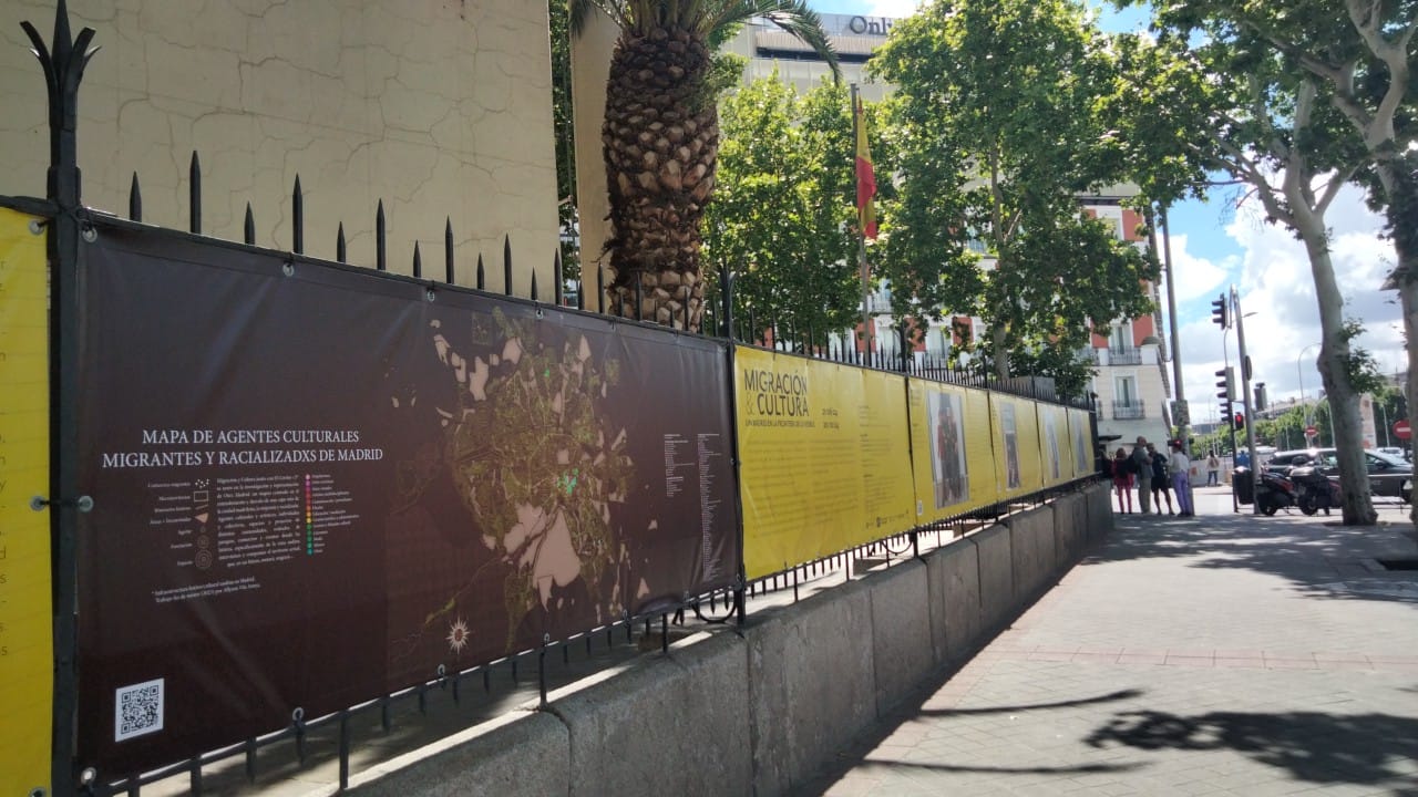 Valla exterior del Museo Nacional de Antropología con nuestra exposición Migración&Cultura. Junio-noviembre.